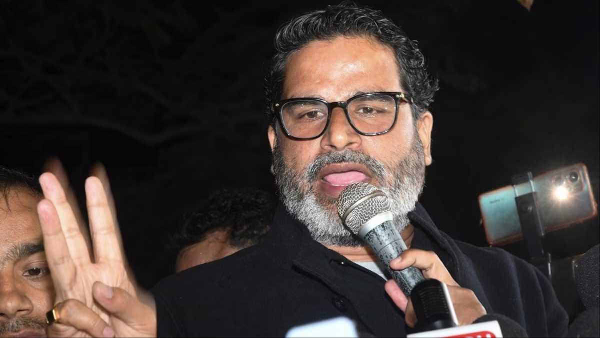 पटना : बीपीएससी अभ्यर्थियों से मिलने पहुंचे प्रशांत किशोर, कहा - बात करने आया हूं